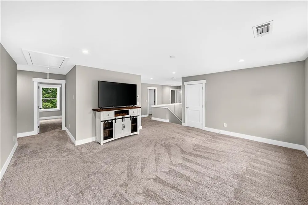 727 Old Collins Road Hoschton, GA 30548