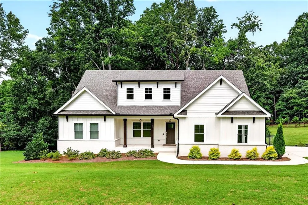 727 Old Collins Road Hoschton, GA 30548