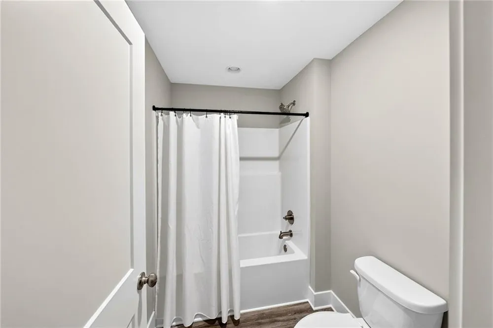 727 Old Collins Road Hoschton, GA 30548