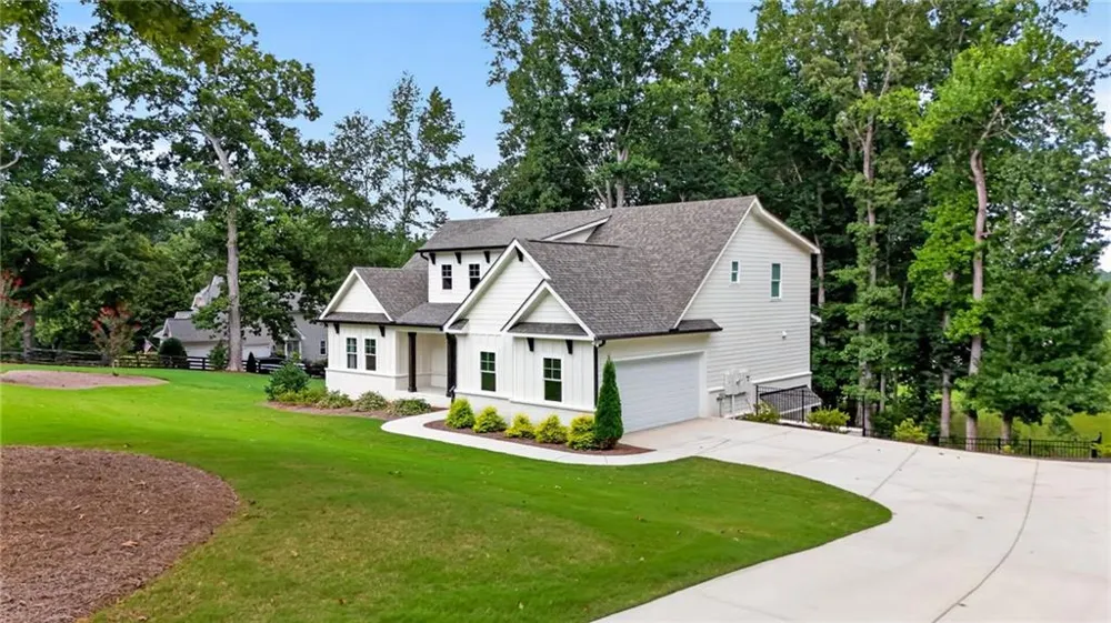 727 Old Collins Road Hoschton, GA 30548