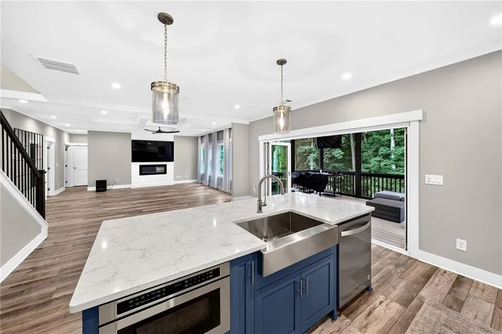 727 Old Collins Road Hoschton, GA 30548