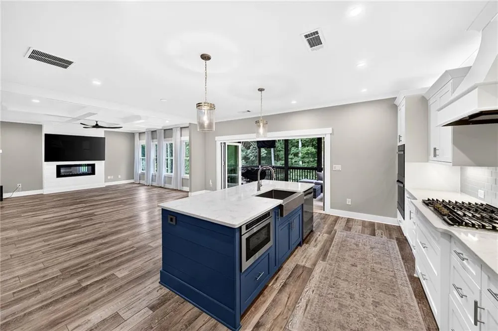 727 Old Collins Road Hoschton, GA 30548