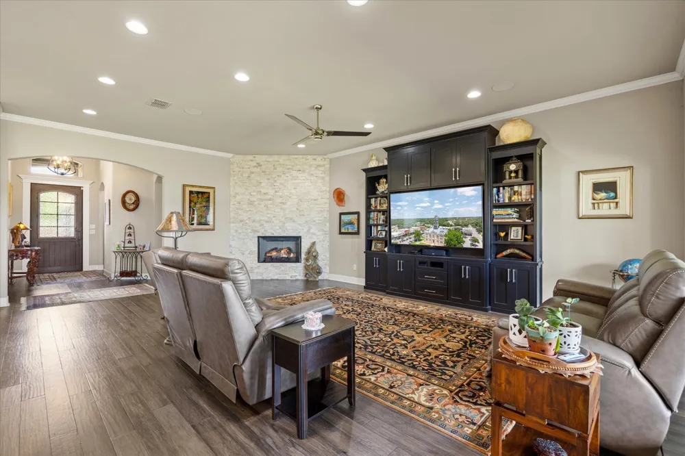 2603 Waters Edge Drive Granbury, TX 76048
