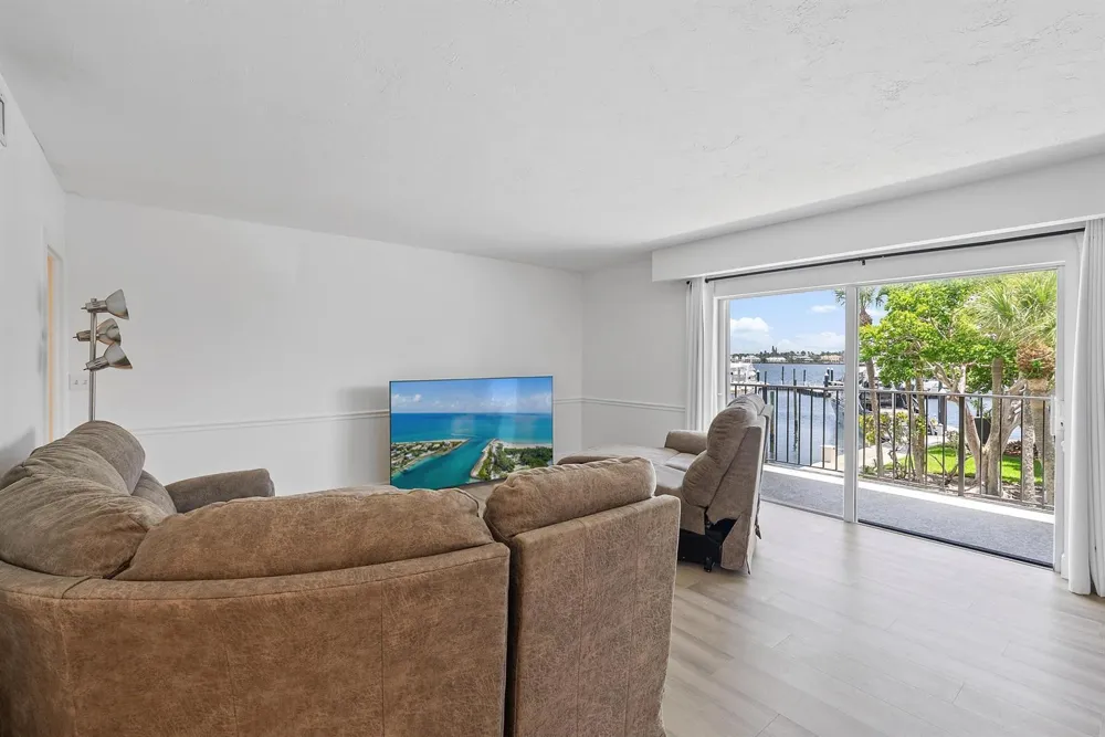 1200 Marine Way #G11 North Palm Beach, FL 33408