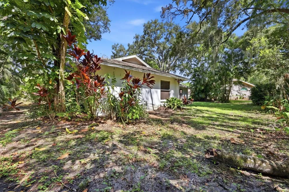 4537 CHIMNEY CREEK DRIVE Sarasota, FL 34235