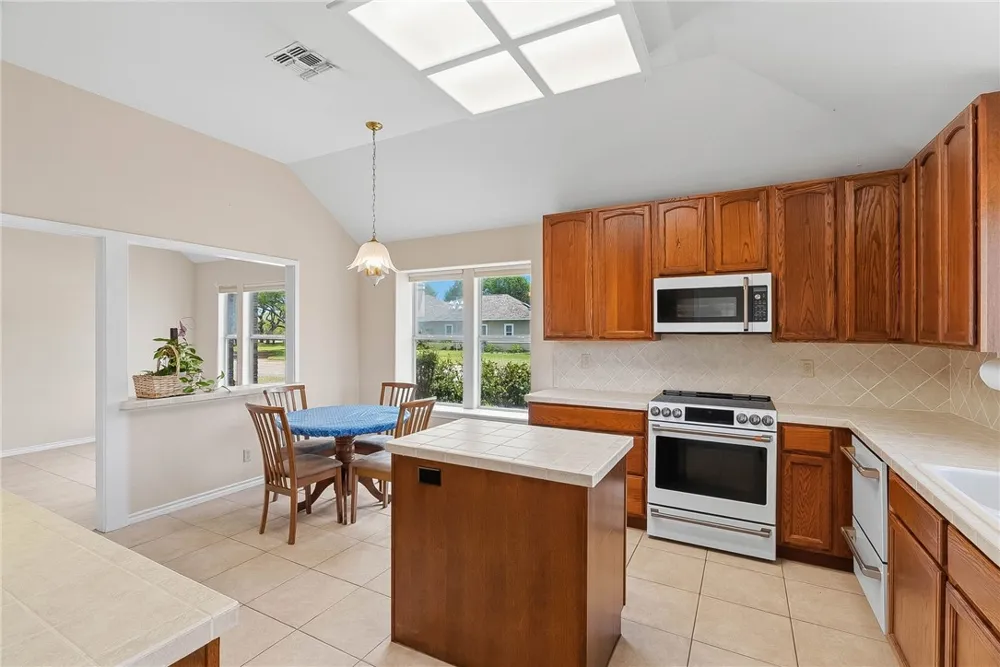 101 Cedar Ridge Drive Rockport, TX 78382