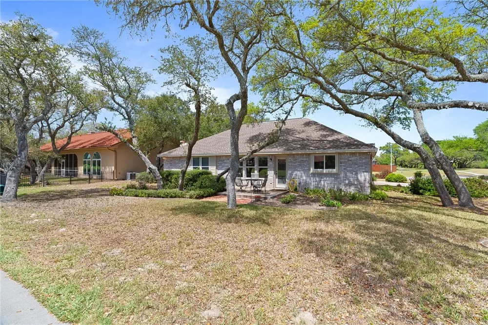 101 Cedar Ridge Drive Rockport, TX 78382