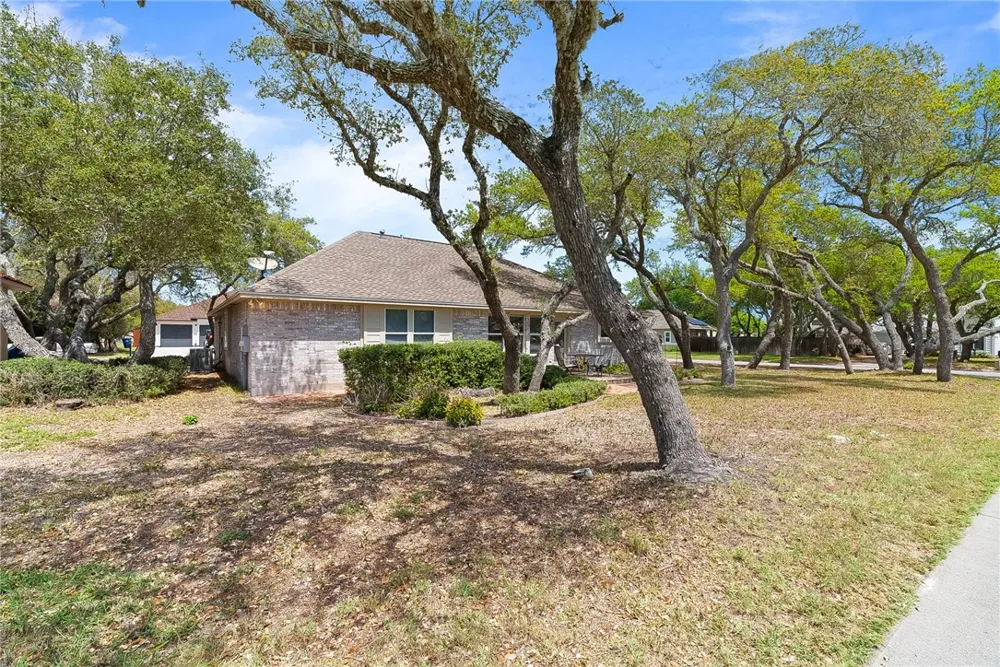 101 Cedar Ridge Drive Rockport, TX 78382