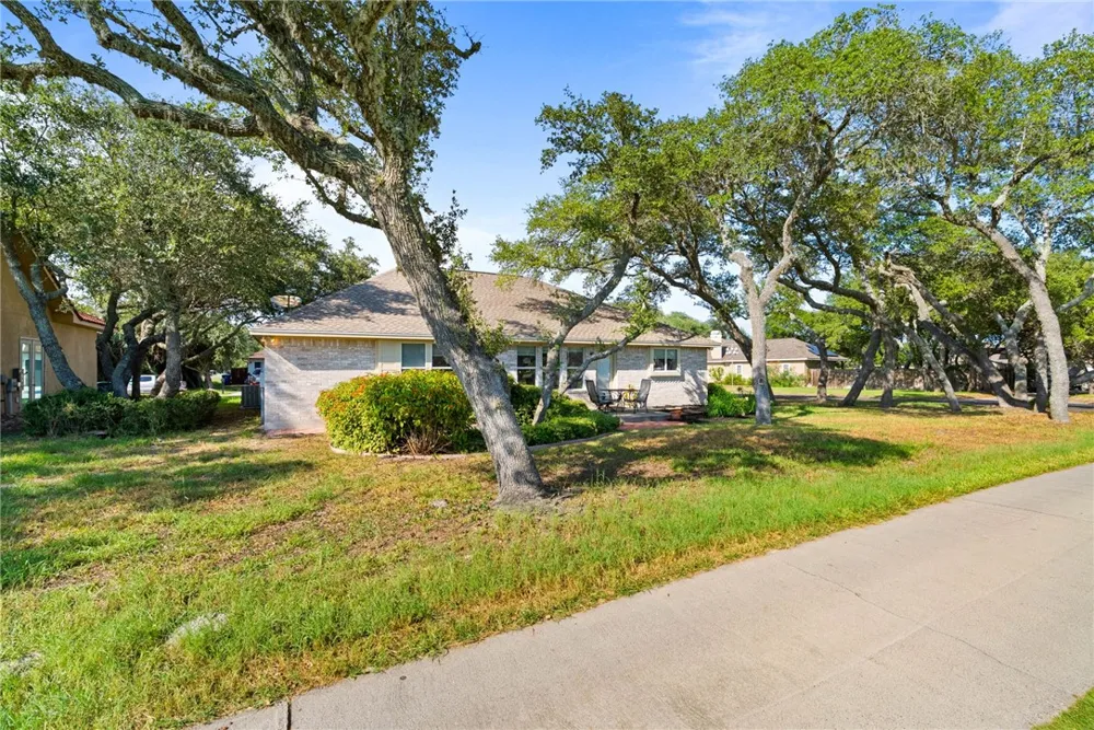 101 Cedar Ridge Drive Rockport, TX 78382