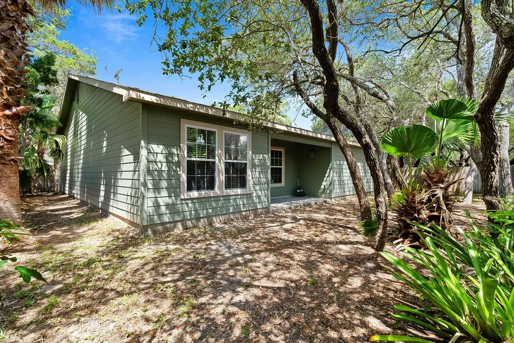1506 Live Oak Street Rockport, TX 78382