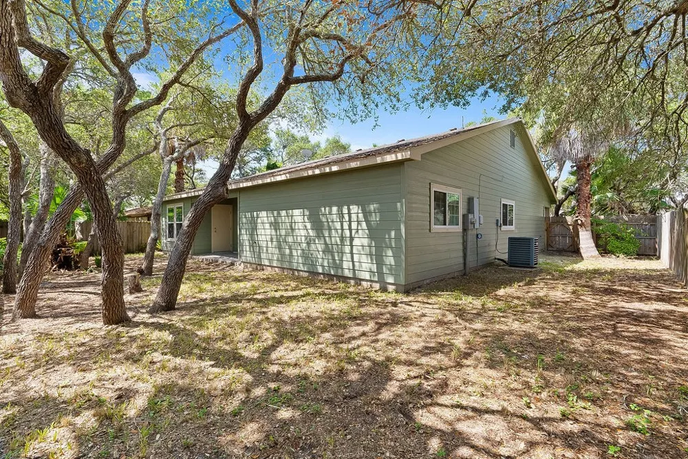 1506 Live Oak Street Rockport, TX 78382