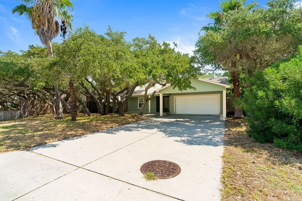 1506 Live Oak Street Rockport, TX 78382