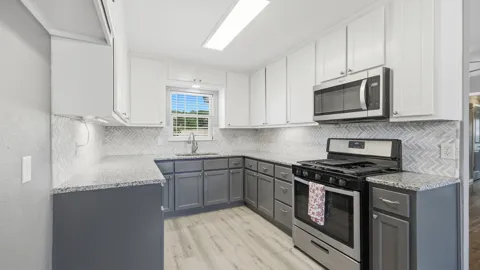 313 W 7th Street