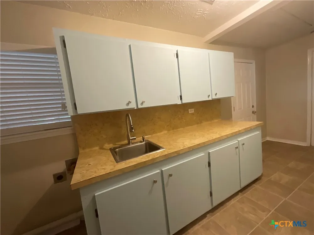1672 FM 318 Hallettsville, TX 77964