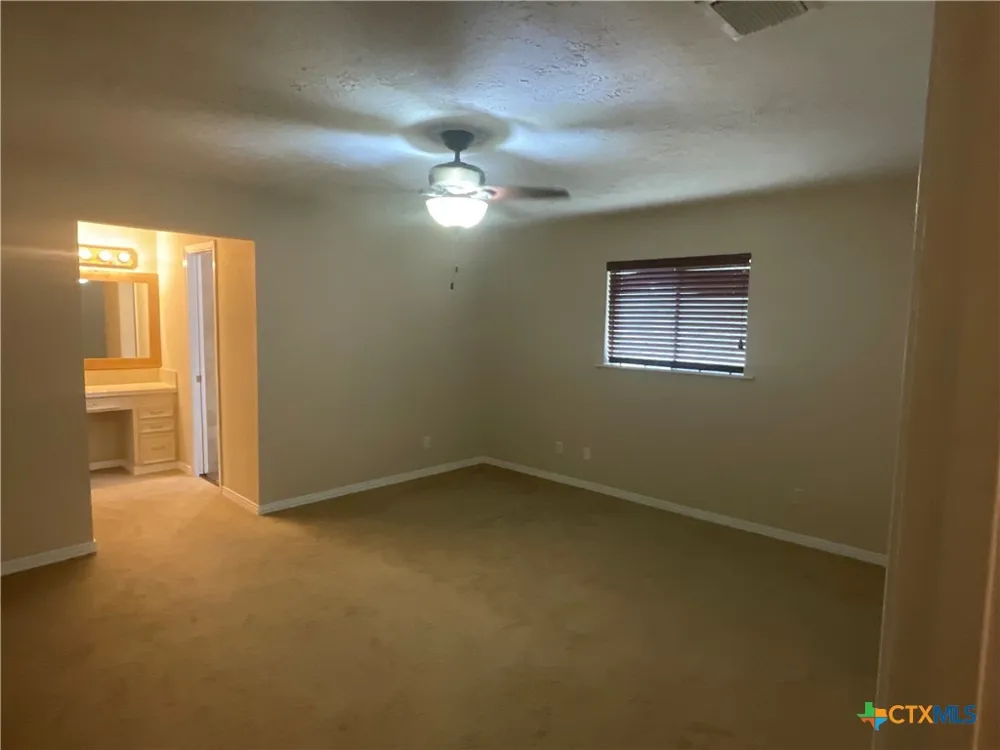 1672 FM 318 Hallettsville, TX 77964
