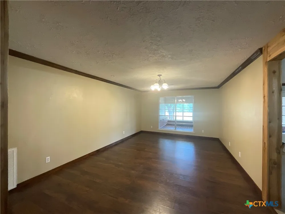 1672 FM 318 Hallettsville, TX 77964
