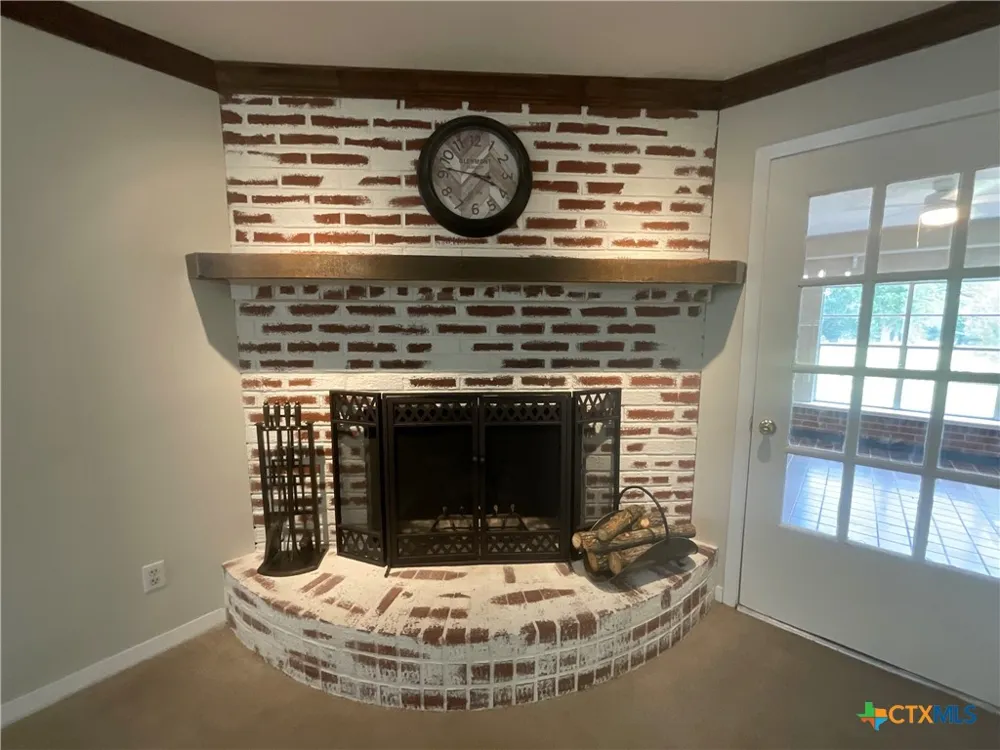 1672 FM 318 Hallettsville, TX 77964