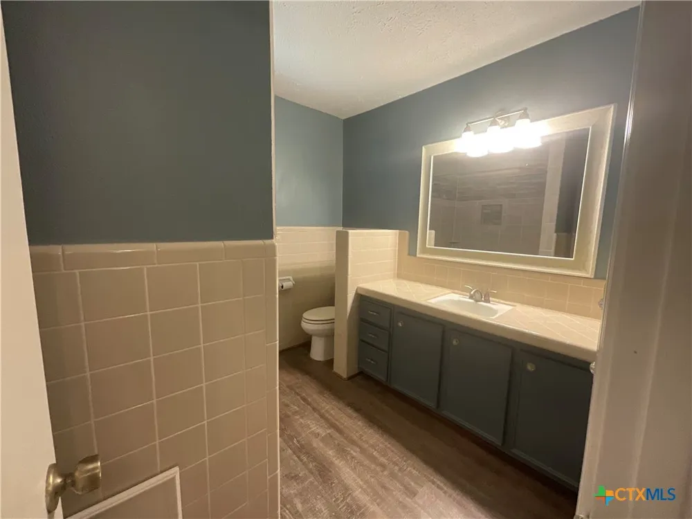 1672 FM 318 Hallettsville, TX 77964