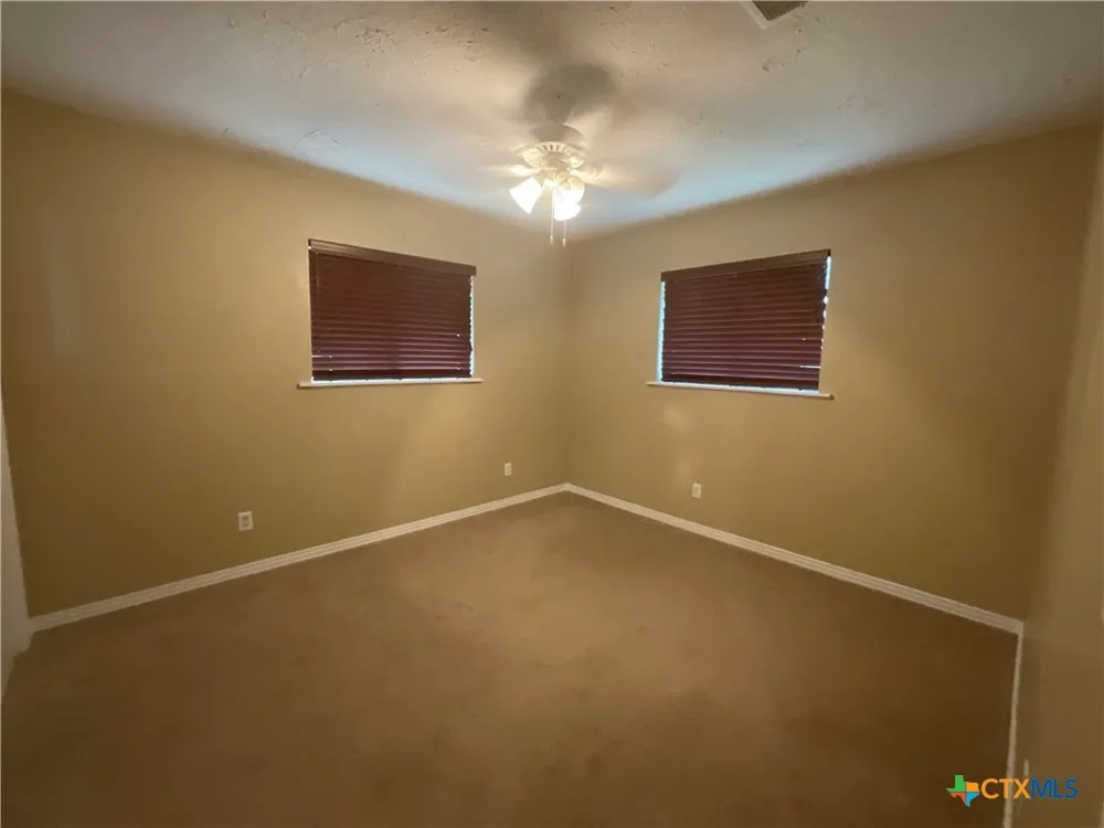 1672 FM 318 Hallettsville, TX 77964