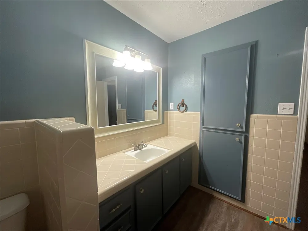 1672 FM 318 Hallettsville, TX 77964