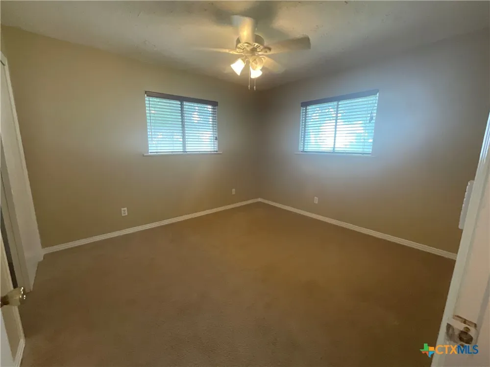 1672 FM 318 Hallettsville, TX 77964