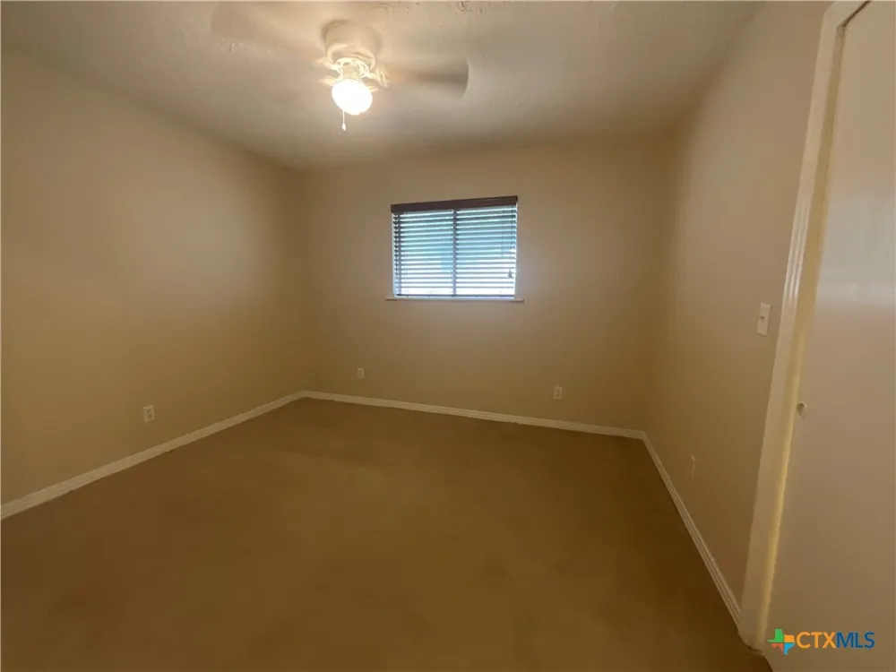 1672 FM 318 Hallettsville, TX 77964
