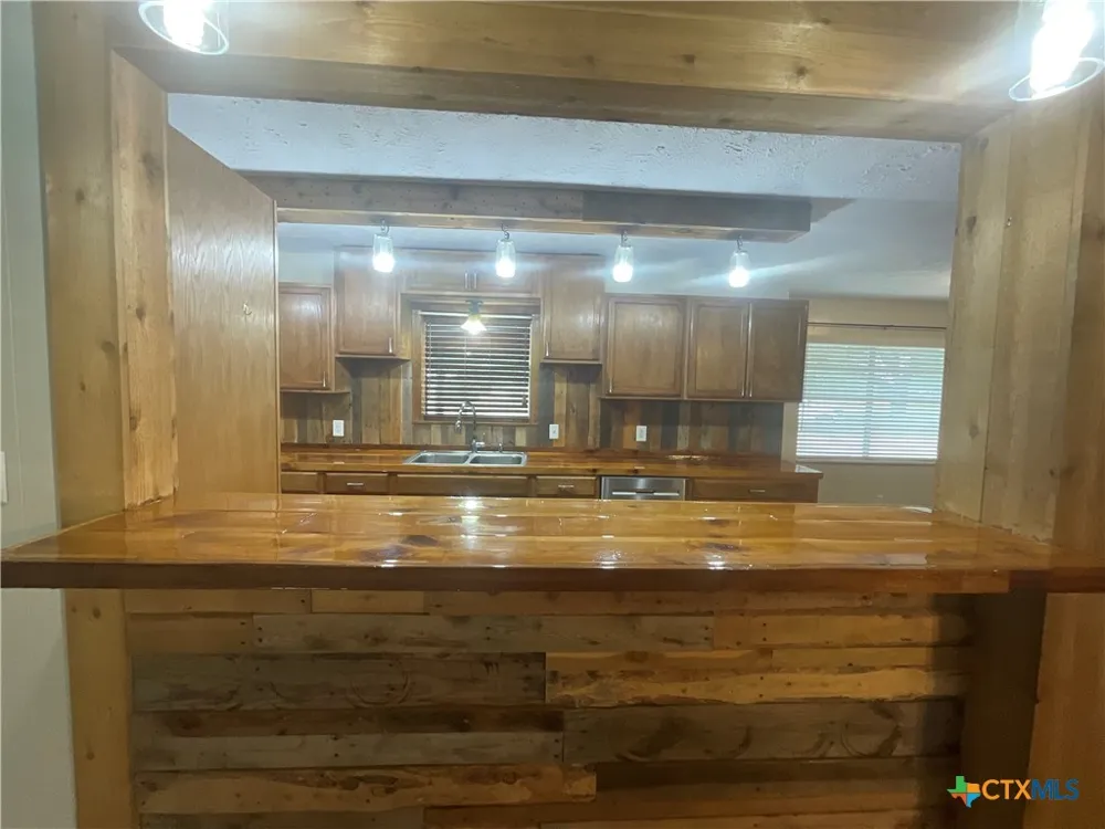 1672 FM 318 Hallettsville, TX 77964