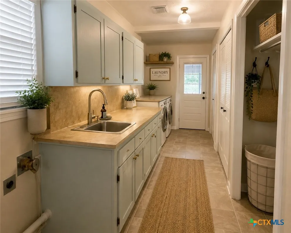 1672 FM 318 Hallettsville, TX 77964