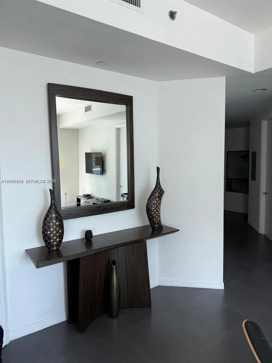 55 SE 6th St #4102 Miami, FL 33131