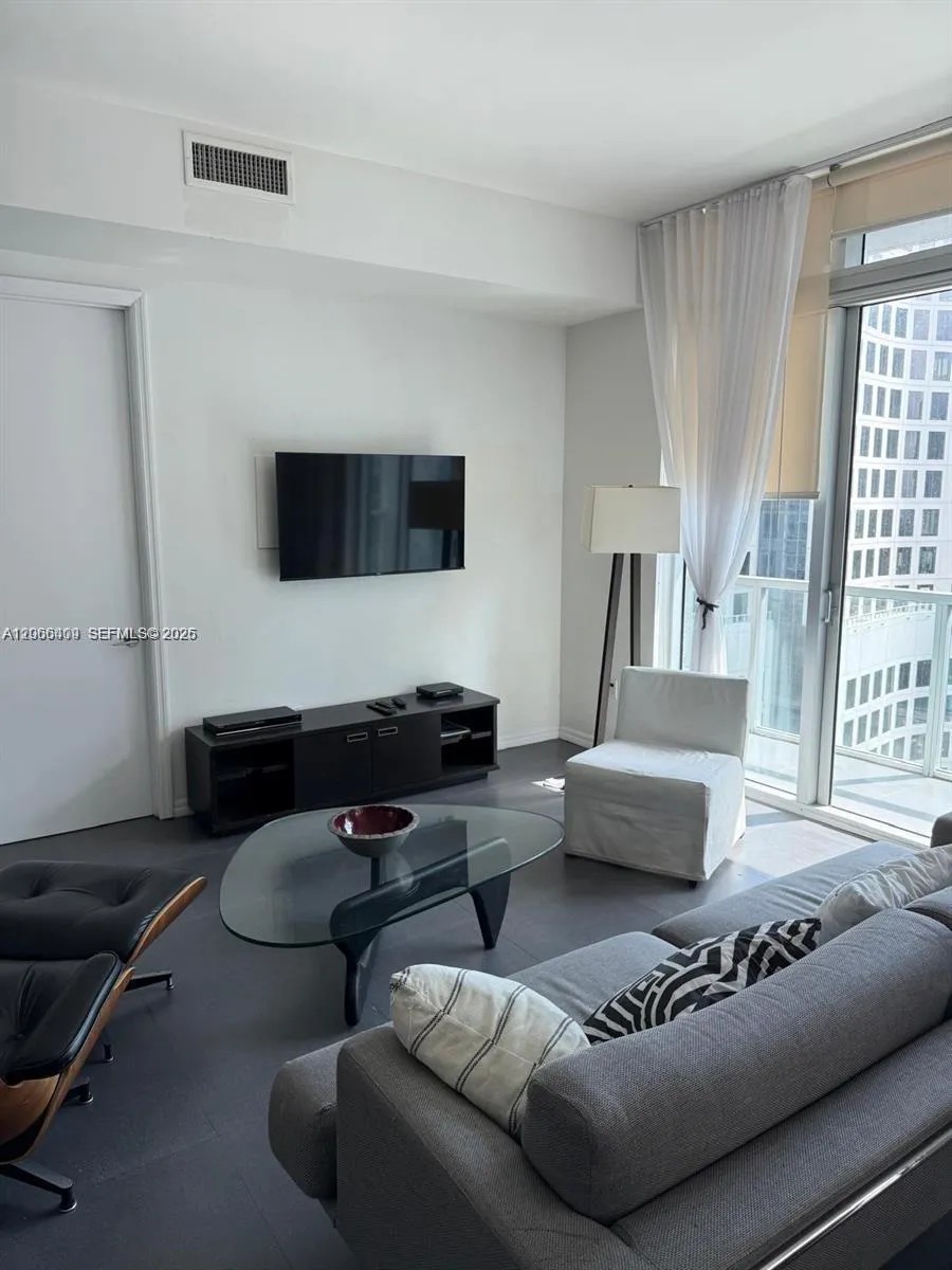 55 SE 6th St #4102 Miami, FL 33131