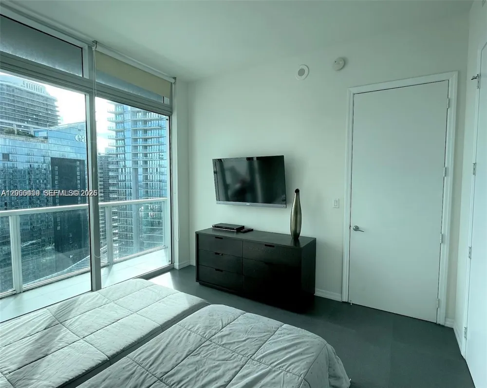 55 SE 6th St #4102 Miami, FL 33131