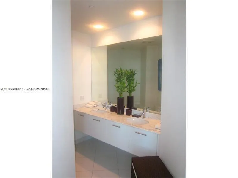 55 SE 6th St #4102 Miami, FL 33131
