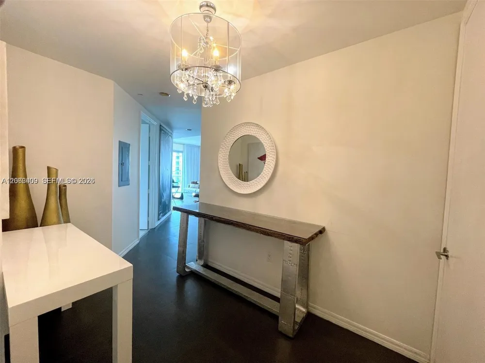 55 SE 6th St #4102 Miami, FL 33131