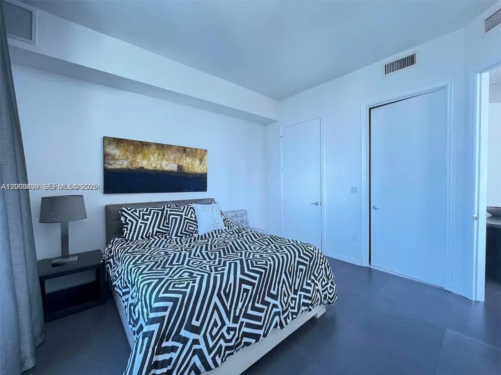 55 SE 6th St #4102 Miami, FL 33131