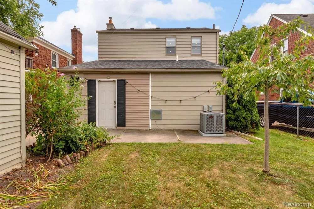 476 Touraine Road Grosse Pointe Farms City, MI 48236