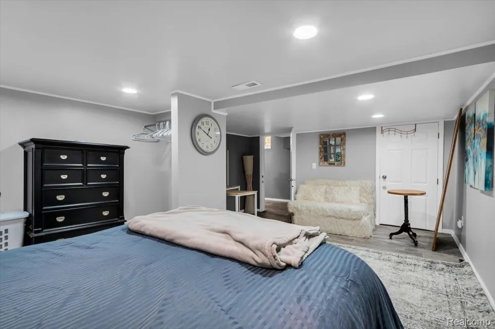 476 Touraine Road Grosse Pointe Farms City, MI 48236