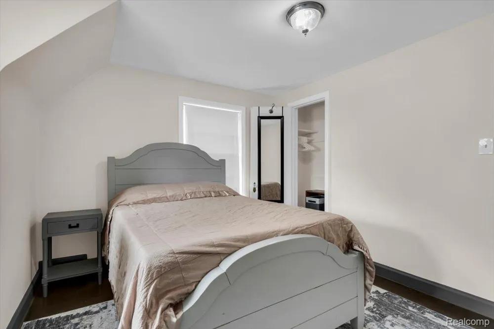 476 Touraine Road Grosse Pointe Farms City, MI 48236