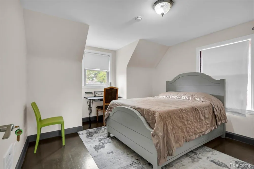 476 Touraine Road Grosse Pointe Farms City, MI 48236