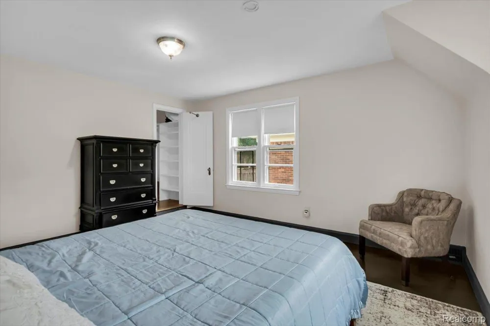 476 Touraine Road Grosse Pointe Farms City, MI 48236