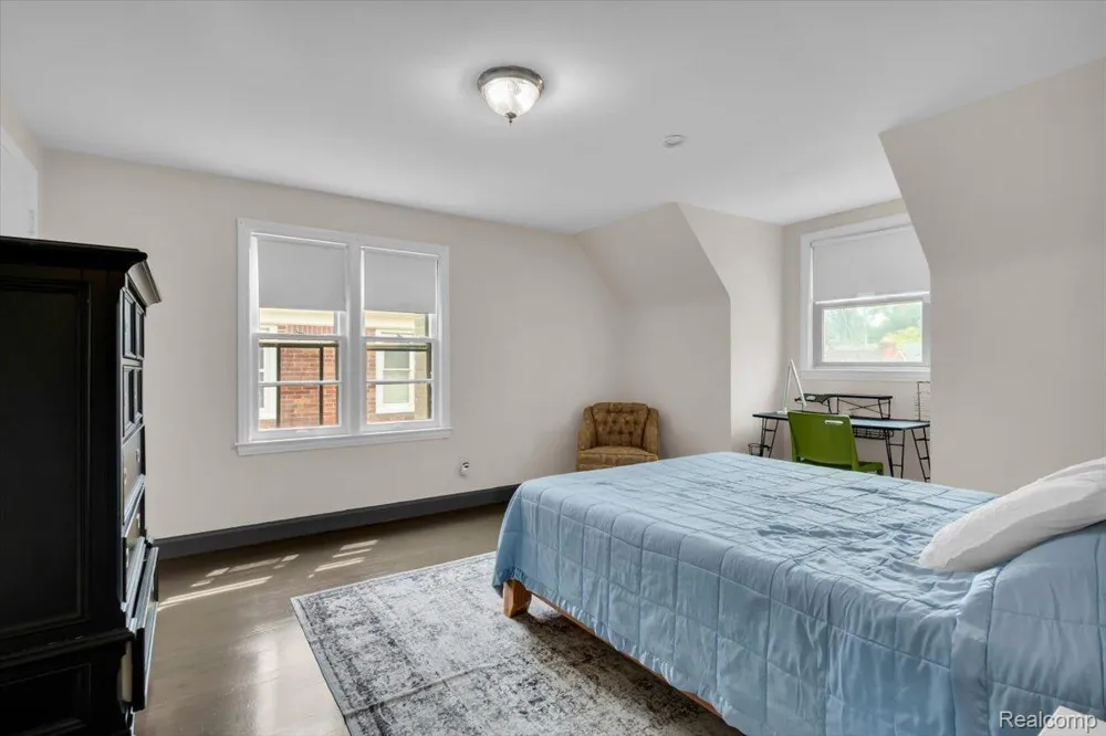 476 Touraine Road Grosse Pointe Farms City, MI 48236