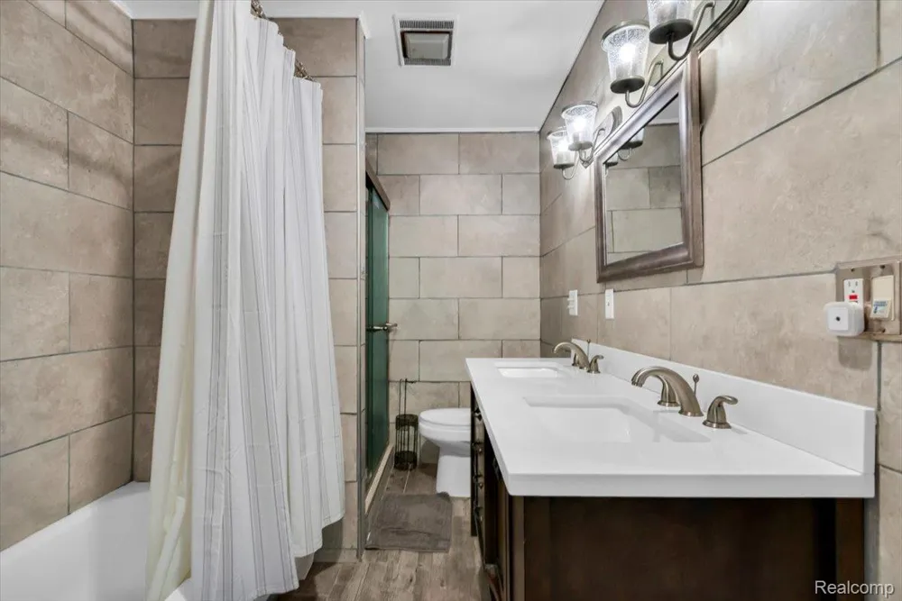 476 Touraine Road Grosse Pointe Farms City, MI 48236