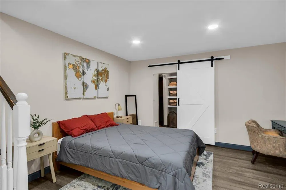 476 Touraine Road Grosse Pointe Farms City, MI 48236