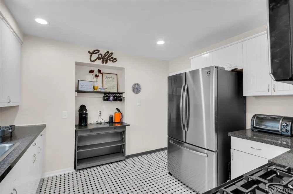 476 Touraine Road Grosse Pointe Farms City, MI 48236