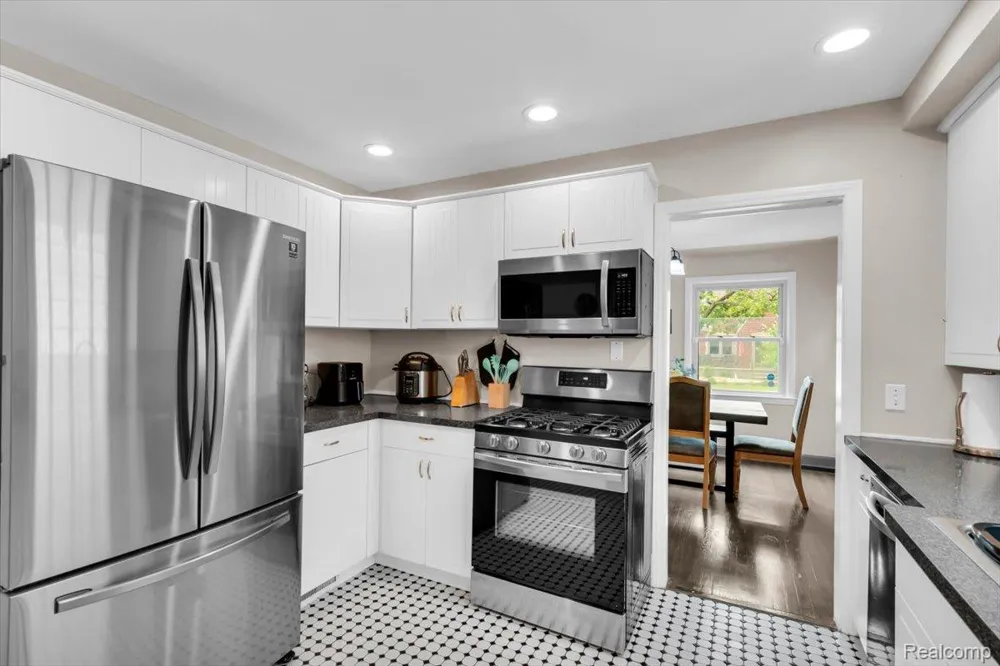 476 Touraine Road Grosse Pointe Farms City, MI 48236
