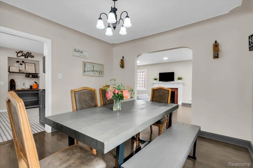 476 Touraine Road Grosse Pointe Farms City, MI 48236