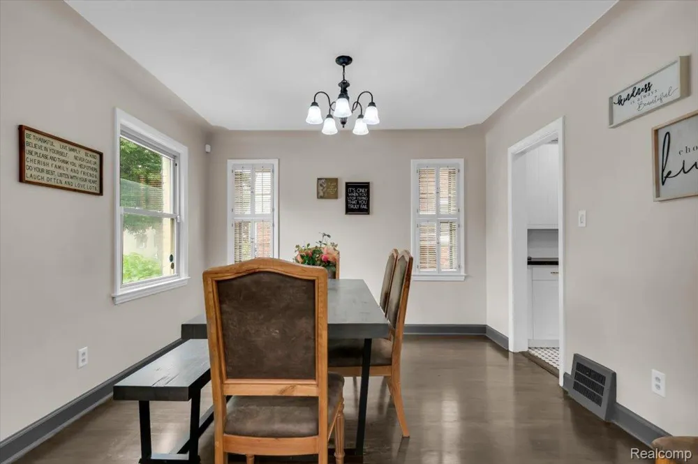 476 Touraine Road Grosse Pointe Farms City, MI 48236