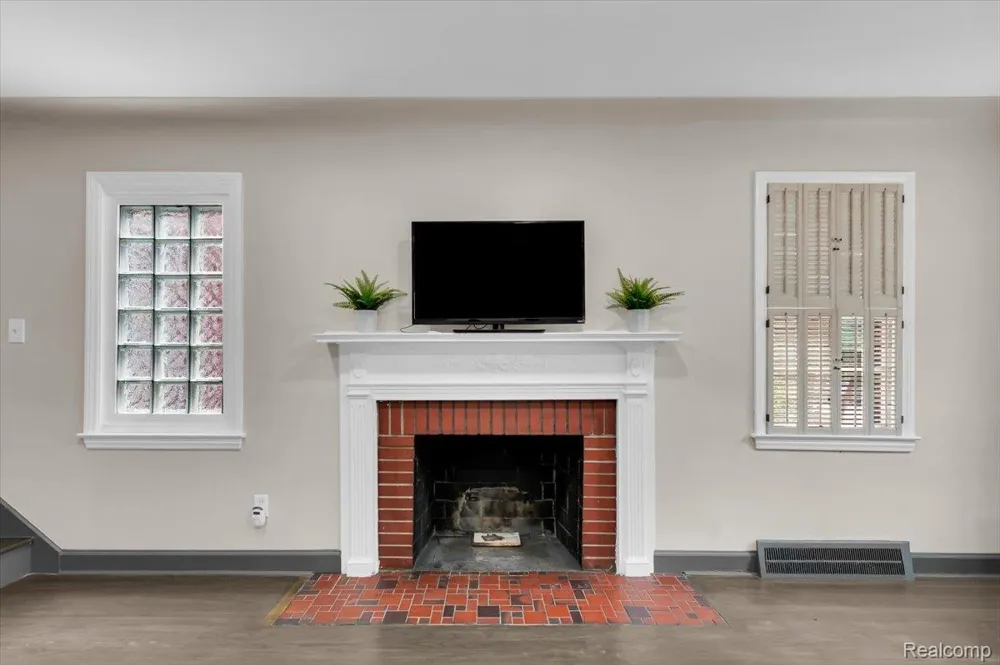 476 Touraine Road Grosse Pointe Farms City, MI 48236