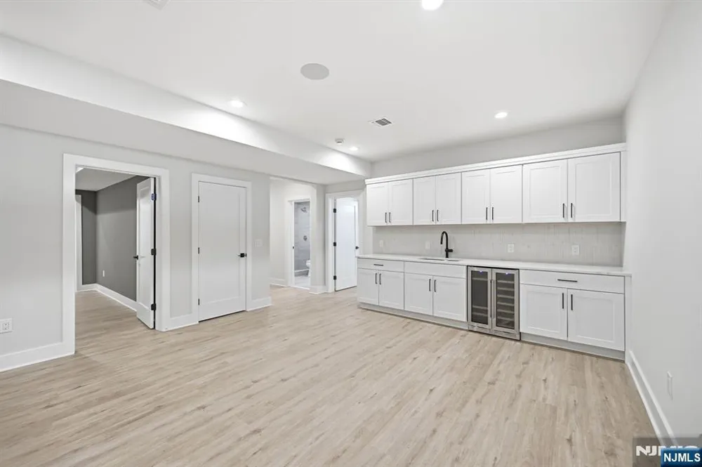4 Dorrien Road Livingston, NJ 07039