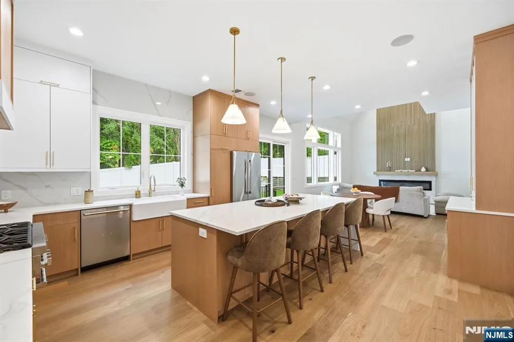 4 Dorrien Road Livingston, NJ 07039