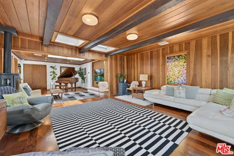 1738 Topanga Skyline Drive